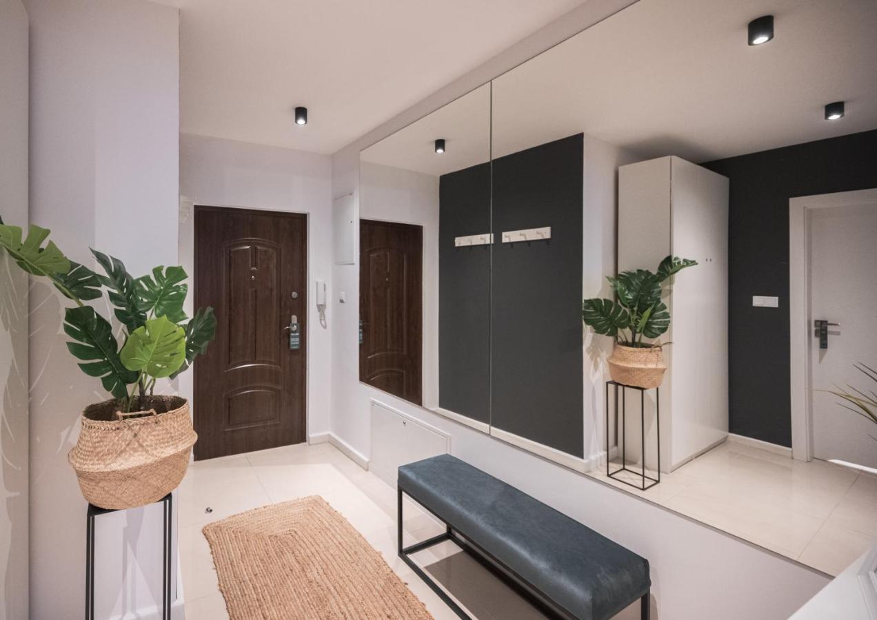 ורוצלב Spacious Apart ~ 150M Main Square ~ Self Check-In 24H מראה חיצוני תמונה